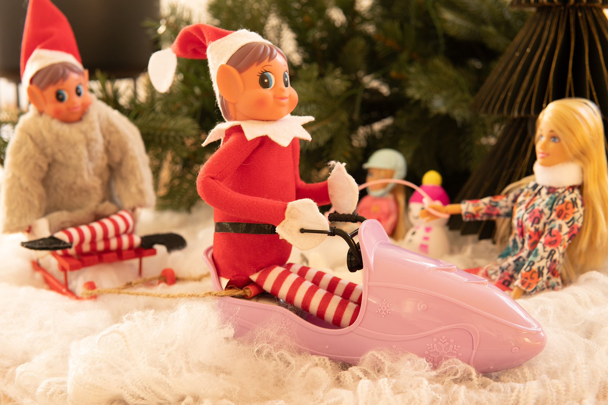 Rampenissene leker i snø med Anlily og Kiki